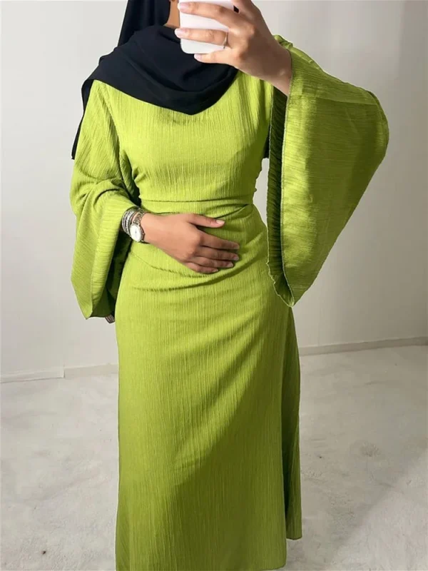 Avocadogrünes, elegantes Kleid mit Taillengürtel