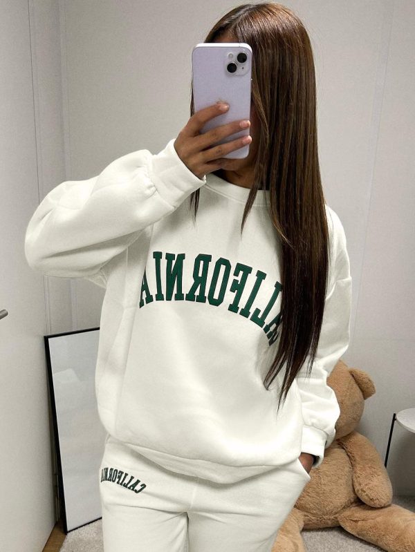 Weißer, lässiger Sweatshirt-Anzug mit Rundhalsausschnitt und Buchstabenaufdruck (Oberteil und Hose müssen separat erworben werden) – Bild 2